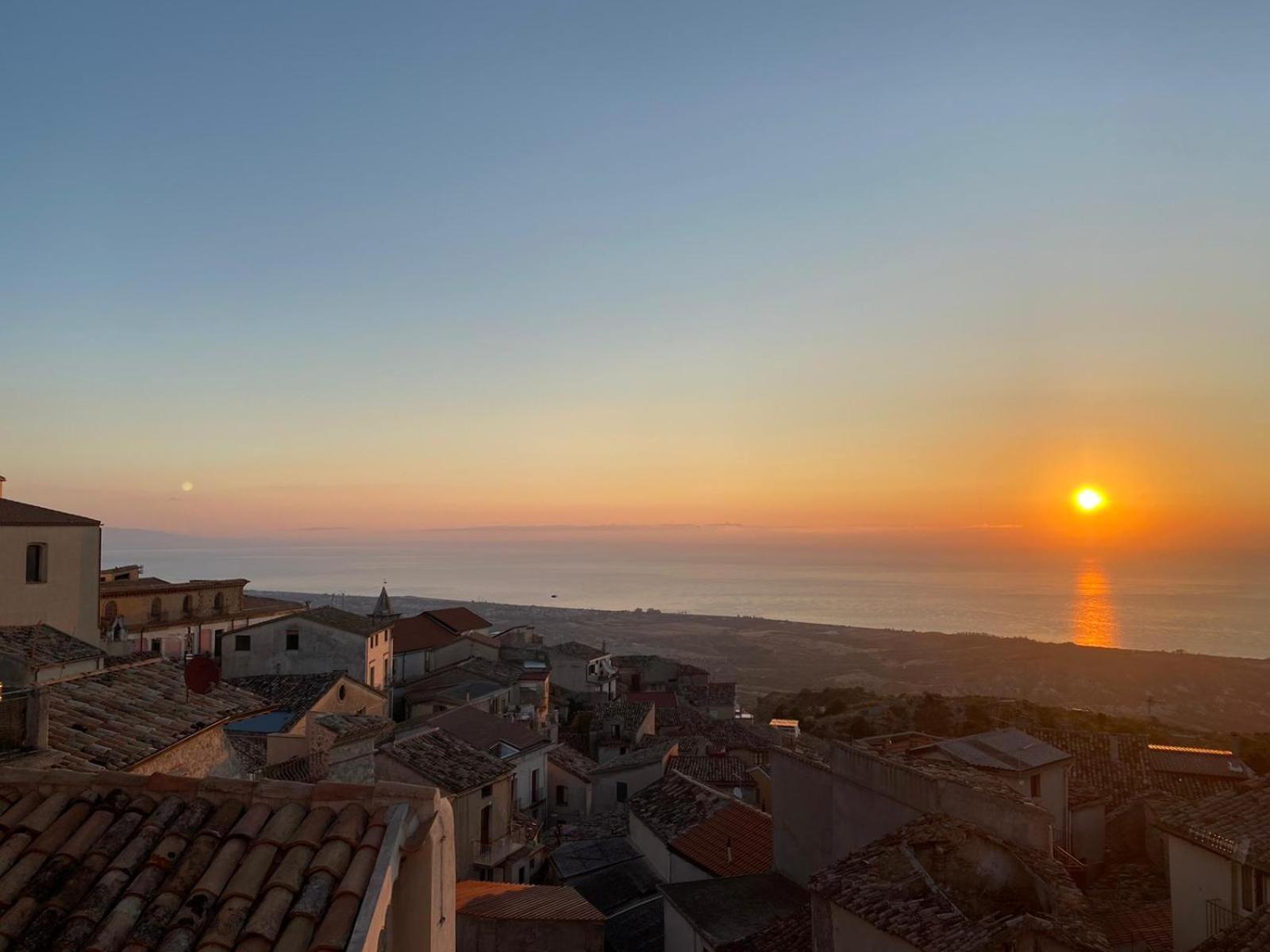 Perla Del Borgo Appartamenti Santa Caterina dello Ionio Bagian luar foto