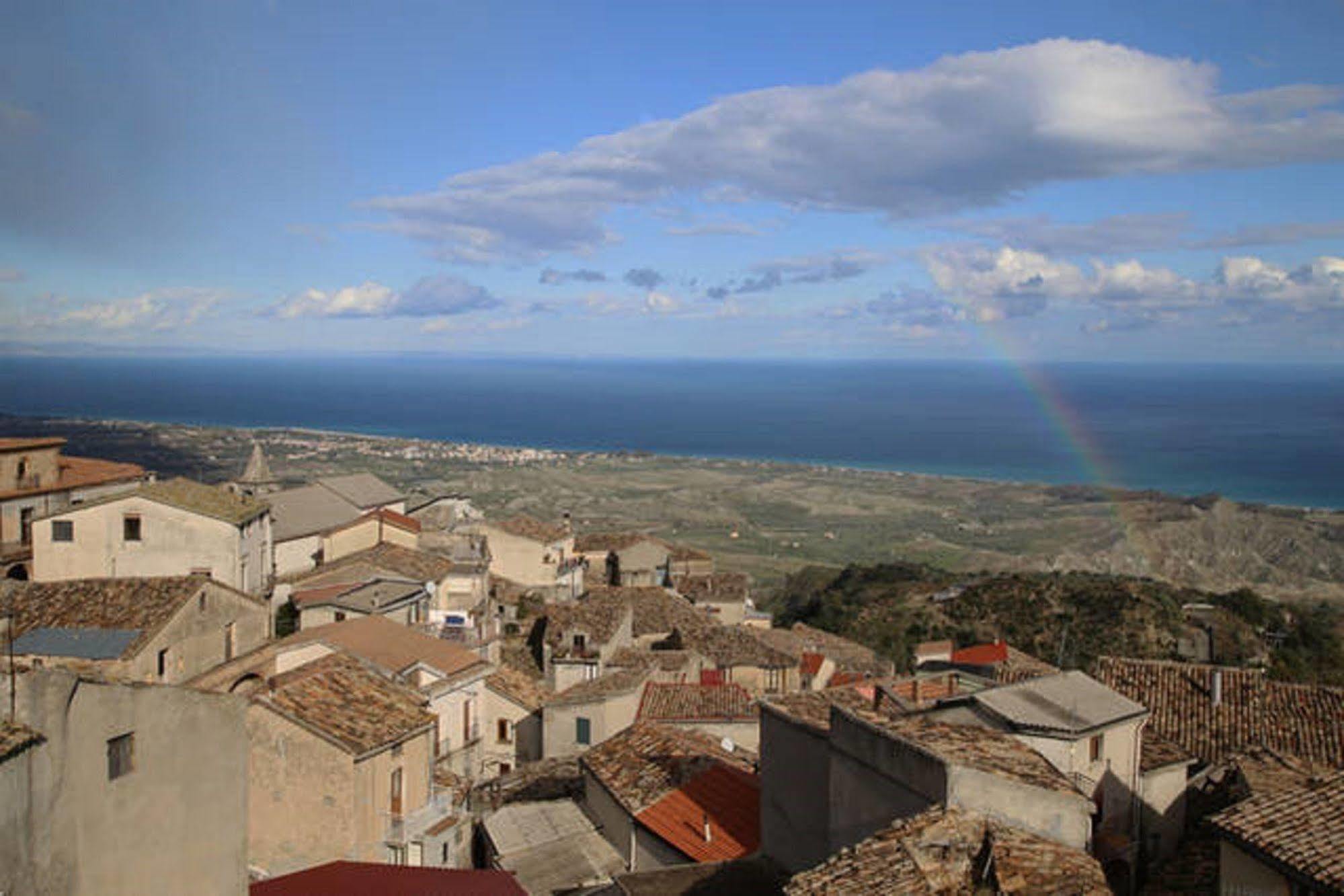 Perla Del Borgo Appartamenti Santa Caterina dello Ionio Bagian luar foto