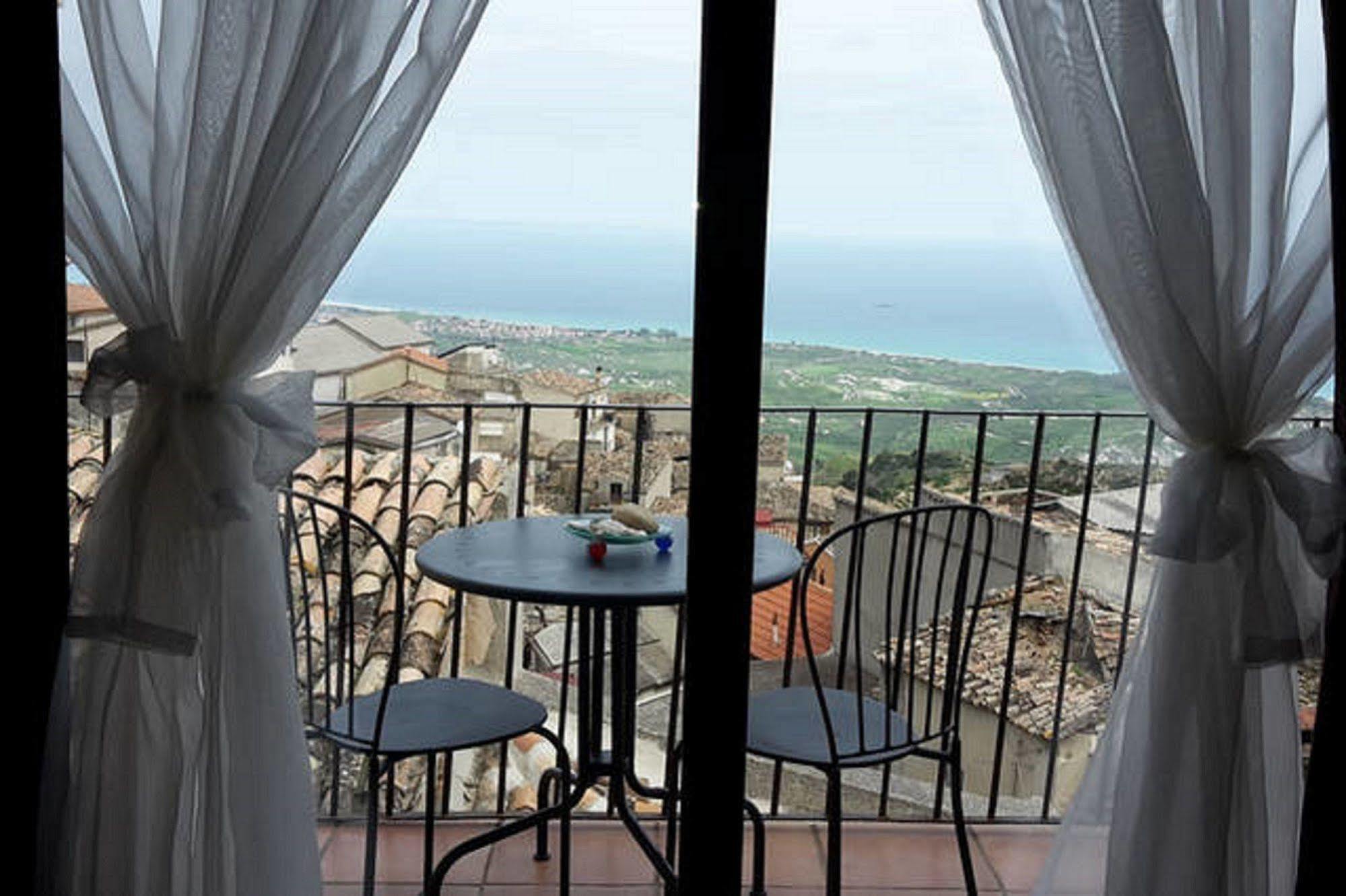 Perla Del Borgo Appartamenti Santa Caterina dello Ionio Bagian luar foto