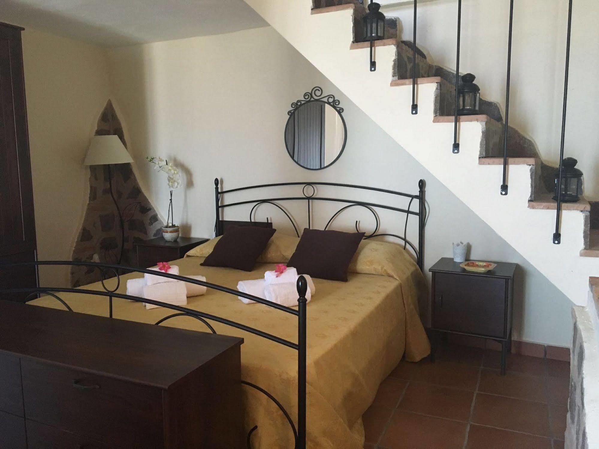 Perla Del Borgo Appartamenti Santa Caterina dello Ionio Bagian luar foto